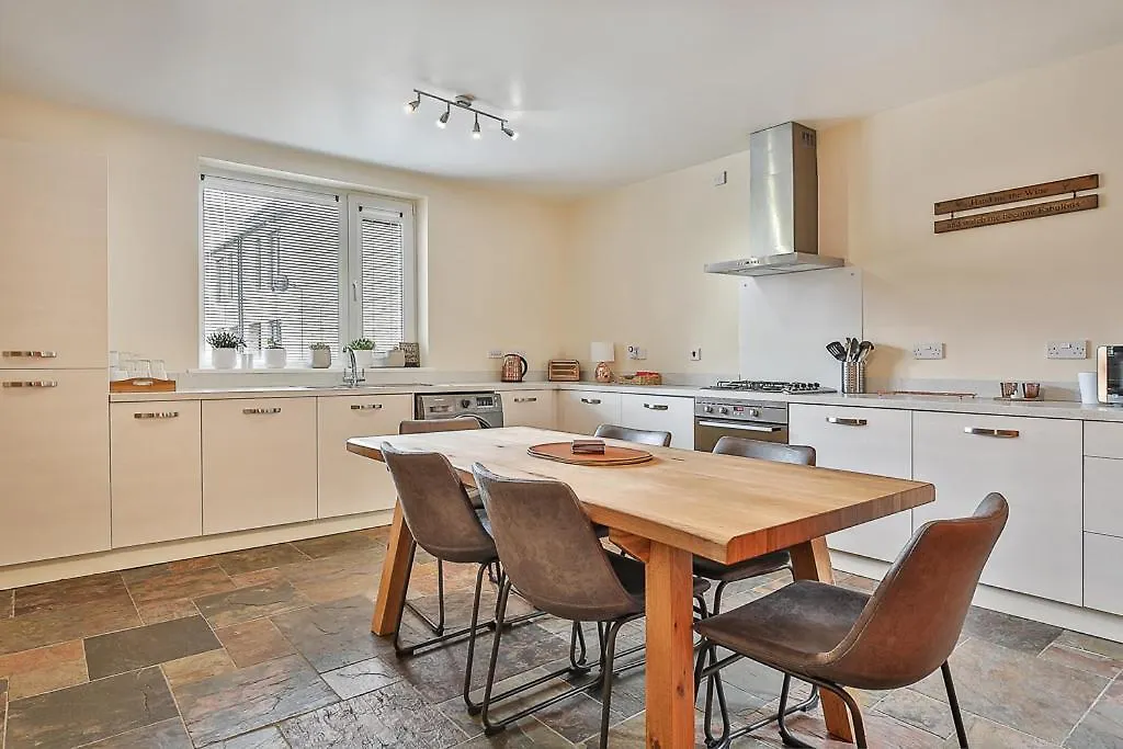 בית נופש שפילד Beautiful City Centre House With Parking! Sleeps 6