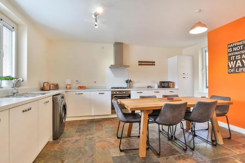 בית נופש שפילד Beautiful City Centre House With Parking! Sleeps 6