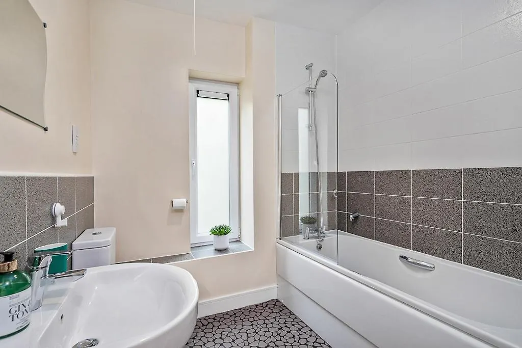 בית נופש שפילד Beautiful City Centre House With Parking! Sleeps 6 בריטניה